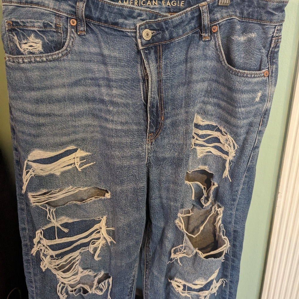 🔥NWT:🔥American Eagle Size 14 Ripped Jeans - Picture 2 of 3